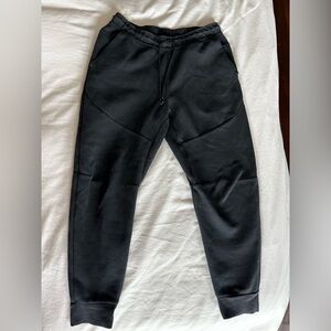 Black Men's Nike Tech Fleece joggers / pants Size M
